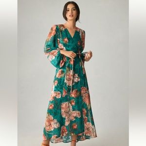 Gorgeous multi-seasonal dress. Perfect for wedding guests!